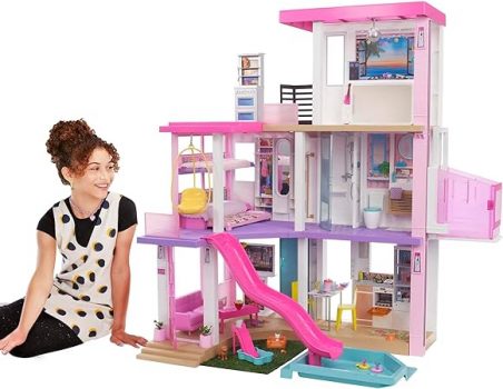 Barbie Dream House (114 cm), 3-stöckiges Puppenhaus mit Barbie-Pool, Rutsche, Barbie-Rollstuhllift, 75+ Barbie-Zubehörteile, ohne Barbie-Puppen, als Geschenk für Kinder ab 3 Jahren geeignet, GRG93